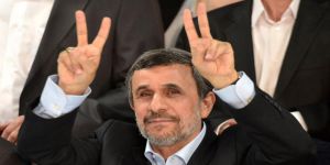 Ahmedinejad'dan Yardımcılarının Tutuklanmasına Protesto
