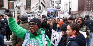 Chicago’da Trump ve Polis Şiddeti Protesto Edildi