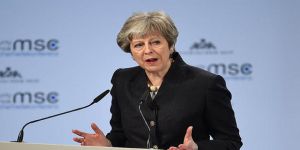 İngiltere Başbakanı May'den Darbeci Sisi'ye Tebrik Telefonu