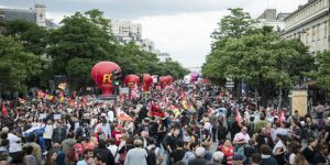 Fransa'daki Grevler Ekonomiyi Sarsmaya Başladı