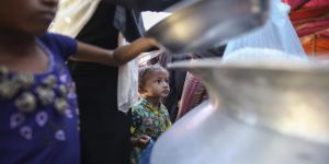 Myanmar Arakanlı Müslümanlara Yardımı Engelliyor