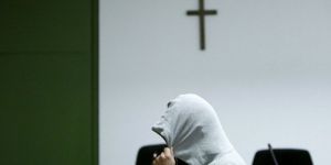 Almanya’nın Bavyera Eyaletinde Resmi Dairelere Haç Zorunluluğu Geliyor!