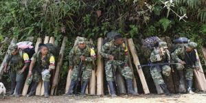 Kolombiya'da FARC Muhalifleri ile Ordu Arasında Çatışma