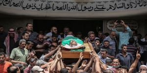 Gazze Bir Şehidini Daha Uğurladı