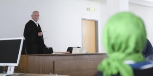 Alman Mahkemesinden Başörtüsü Aleyhtarı Çifte Karar