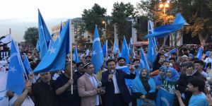 D. Türkistan'da Orucu Yasaklayan Çin'den Türkiye'de İftar