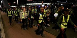 Hollanda’da Mültecilere Destek Olmak İçin Yürüdüler