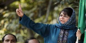 Keşmir Başbakanı Mehbuba Mufti İstifa Etti