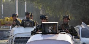 Hindistan Keşmir'de 'Merkezi Yönetim' İlan Etti