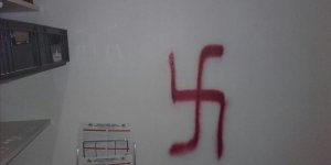 Almanya'da Müslüman Doktorun Muayenehanesine Irkçı Saldırı