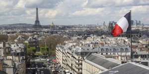 Fransa’da 18 Katlı Binada Yangın: Ölü ve Yaralılar Var