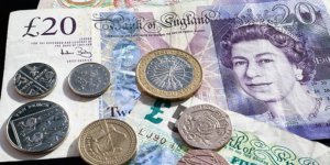 İngiliz Sterlini Değer Kaybedince Kimi Suçladılar?