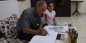 Savaş Mağduru Ressam Suriyeli Çocuklar İçin Çiziyor