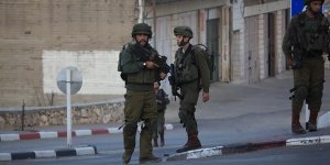 İşgalci İsrail Askerleri Batı Şeria’da 23 Filistinliyi Gözaltına Aldı!