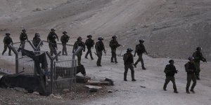 İşgal Güçleri 2'si Çocuk 12 Filistinliyi Gözaltına Aldı