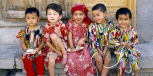 Çin, Sözde 'Eğitim' Kampında Müslüman Uygur Yetimlerini Asimile Ediyor