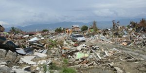 Endonezya Depreminde Ölü Sayısı 2 Bin 256'ya Yükseldi