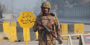 Pakistan'da Medreseye Bombalı Saldırı: 25 Ölü