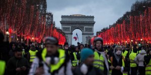 Macron'un Açıklamaları 'Sarı Yelekliler'i Memnun Etmedi