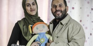 Filistinli Sara Babasının Aldığı Bebeğe 18 Yıl Sonra Kavuştu