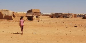 Suriyeliler Rukban Kampı'nda Yaşam Mücadelesi Veriyor