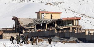 Afganistan'da Taliban Askeri Kampa Saldırdı