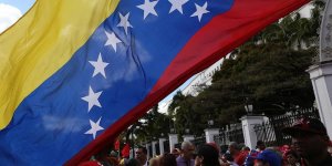 Maduro'dan Venezuelalılara Seferberlik Çağrısı