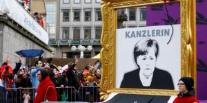 Almanya'daki Festival Kortejinde Dünya Siyaseti Hicvedildi