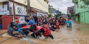 Endonezya'da Sel: 70 Kişi Hayatını Kaybetti