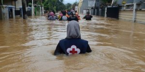 Endonezya'daki Sel ve Heyelanda Ölü Sayısı 104'e Yükseldi