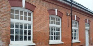 İngiltere'de 4 Camiye Balyozlu Saldırı