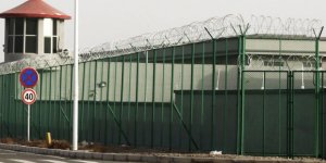 "Çin Toplama Kamplarında Doğu Türkistanlılara Zorla Domuz Eti Yediriyor"