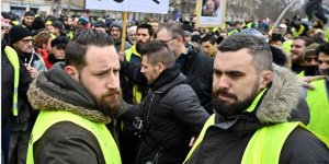 Sarı Yeleklilerin Liderine 'İzinsiz Gösteriden' Para Cezası