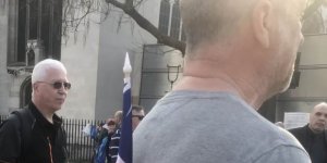 Bayraklar Mızrak Olursa!