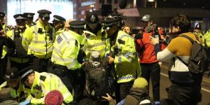 Londra'daki Çevreci Eyleminde 47 Gözaltı