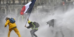 Fransa'da Sarı Yeleklilerin Gösterileri 5. Ayını Doldurdu