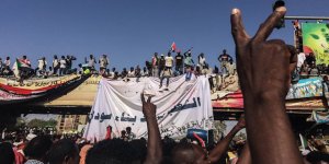 Sudan'da Askeri Geçiş Konseyinden Göstericilere Uyarı