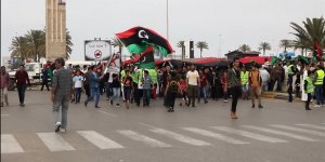 Libya'da Hafter Saldırılarına 'Sarı Yelekli' Protesto