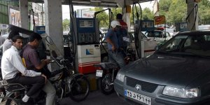 İran'dan Benzin Satışında 'Kota' Uygulamasına Geçiş Kararı