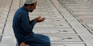 Pakistan’da Mollalar ile Bilim Bakanı Arasında Ramazan Tartışması