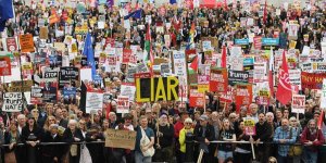 Londra'da Binlerce Kişi Trump'a Karşı Yürüdü