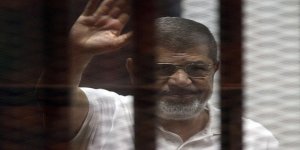 Muhammed Mursi Hakkı Savunurken Şehadet Şerbetini İçti