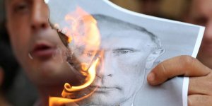 Gürcü Göstericiler Rus İşgaline Karşı Ayaklandı