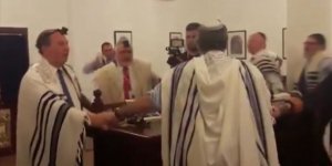 ABD’li ve Siyonist İsrailliler Bahreyn’de Talmudik Ayin Düzenledi