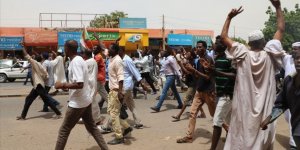 Sudan'da Binlerce Kişi Sivil Yönetim Talebiyle Sokaklara Çıktı