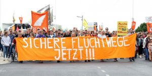 Almanya'da Sığınmacılara Destek Yürüyüşü