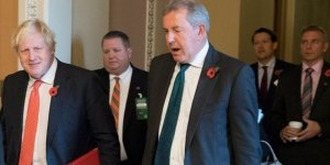 Trump'a 'Beceriksiz' Diyen İngiltere'nin Washington Büyükelçisi İstifa Etti