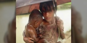 Bangladeş'teki Arakan Mülteci Kamplarında Muson Yağmurları Sele Yol Açtı