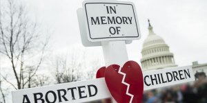 ABD'de Kürtaj Kısıtlamaları Yürürlüğe Girdi