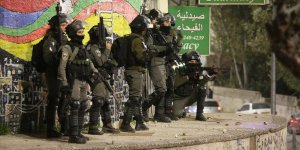 İsrail Güçleri Batı Şeria'da 19 Filistinliyi Gözaltına Aldı